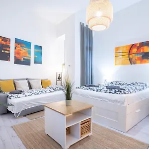 In The Heart Of Party District Ka28 Apartamento
